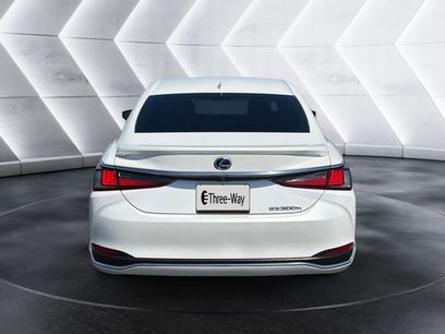 Used 2020 Lexus ES 300h w/ Accessory Package