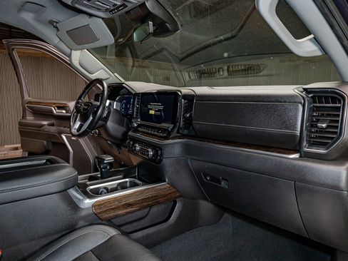 Used 2022 GMC Sierra 1500 Elevation w/ Elevation Premium Package image 17