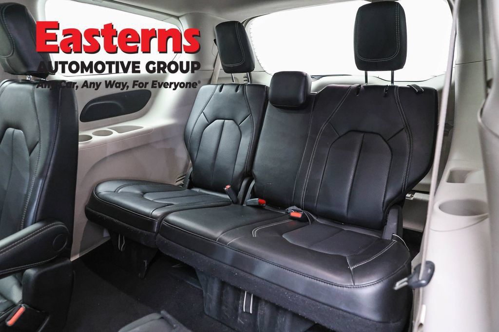 Used 2023 Chrysler Pacifica Touring-L FWD image 28