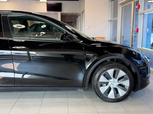 Used 2021 Tesla Model Y Long Range AWD/4WD image 16