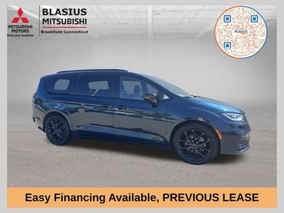 Used 2023 Chrysler Pacifica Limited w/ S Appearance Package