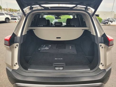 Used 2023 Nissan Rogue SL FWD image 11