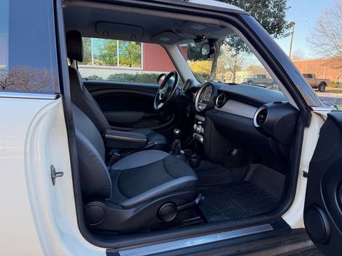 Used 2010 MINI Cooper Hardtop FWD image 16