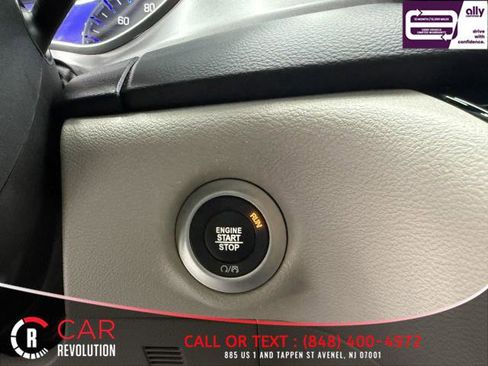 Used 2024 Chrysler Pacifica Touring-L FWD image 22