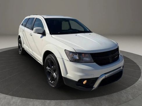 Used 2020 Dodge Journey Crossroad FWD image 1