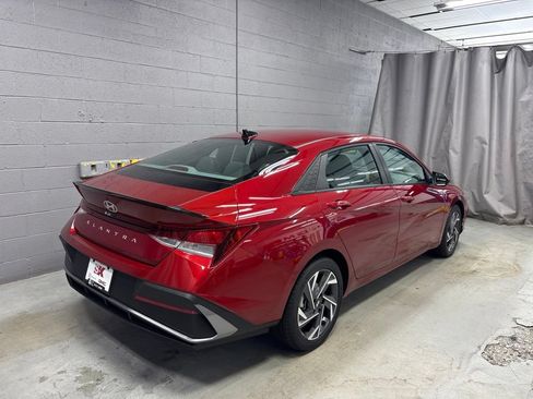 Used 2025 Hyundai Elantra Sport FWD image 2