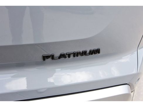 Used 2024 Nissan Pathfinder Platinum FWD image 8