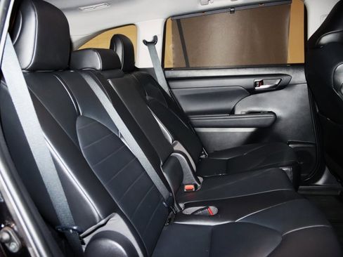 Used 2021 Toyota Highlander XLE image 62