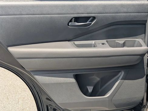 Certified 2025 Nissan Pathfinder SV w/ SV Premium Package FWD image 19