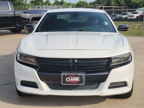 Used 2019 Dodge Charger SXT w/ Blacktop Package RWD image 2
