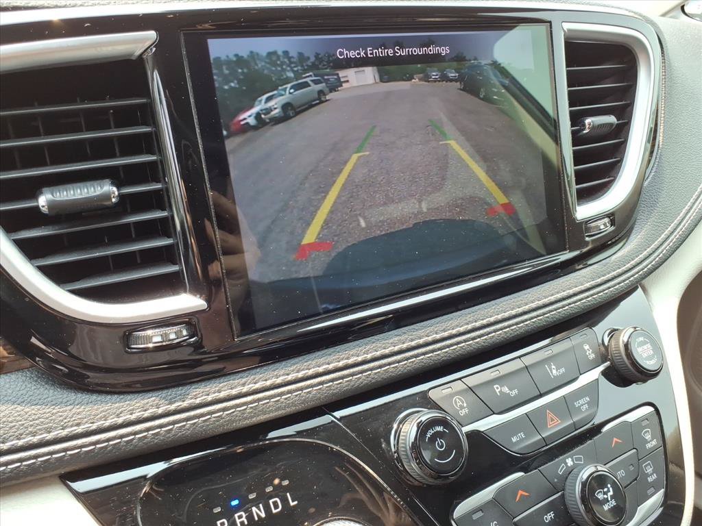 Used 2023 Chrysler Pacifica Limited FWD image 26