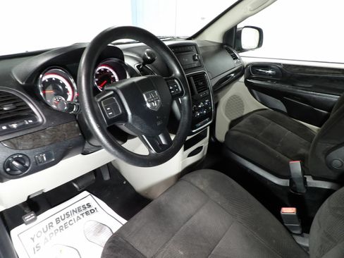 Used 2013 Dodge Grand Caravan SXT FWD image 11