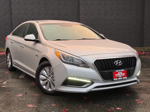 Used 2017 Hyundai Sonata SE image 2