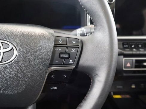 Used 2025 Toyota Camry XLE image 22