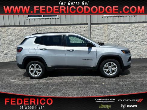 Used 2024 Jeep Compass Latitude AWD/4WD image 1