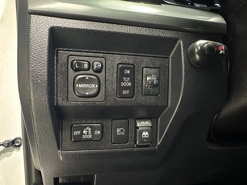 Used 2019 Toyota Tundra Platinum image 28