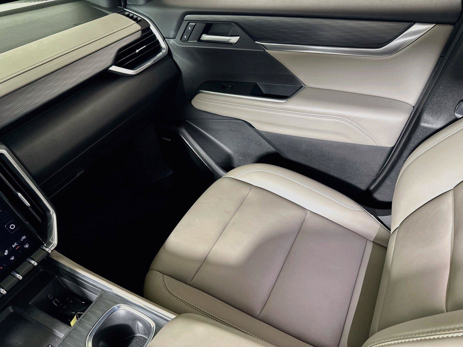 Used 2026 GMC Acadia Elevation w/ Elevation Premium Package FWD image 22