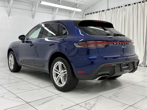 Certified 2025 Porsche Macan image 14