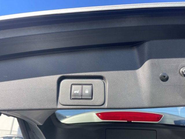 Used 2025 Nissan Rogue SV AWD/4WD image 8