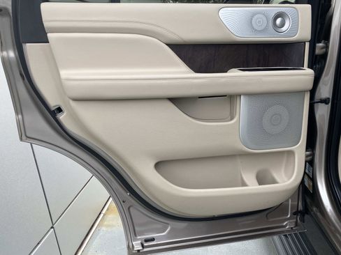 Used 2019 Lincoln Navigator Reserve w/ Cargo Package image 12