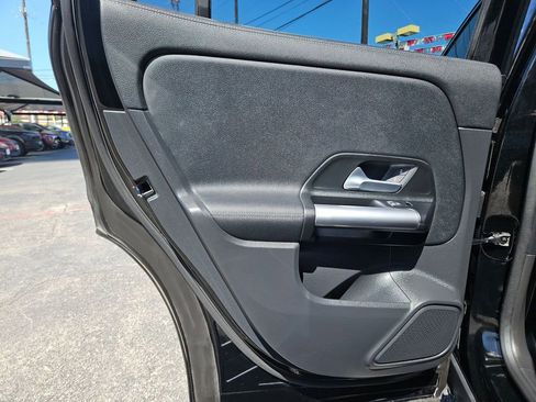 Used 2025 Mercedes-Benz GLA 250 image 18