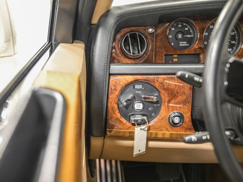 Used 2004 Rolls-Royce Phantom Sedan RWD image 18