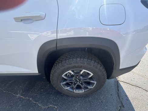 New 2026 Chevrolet Equinox ACTIV w/ Convenience Package III AWD/4WD image 58