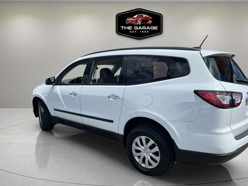 Used 2016 Chevrolet Traverse LS FWD image 3