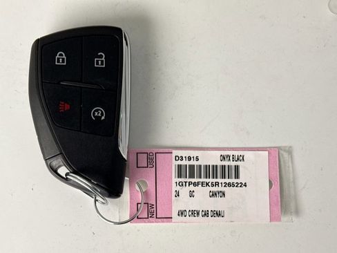 Used 2024 GMC Canyon Denali image 11