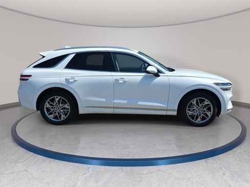 Used 2025 Genesis GV70 2.5T AWD/4WD image 4