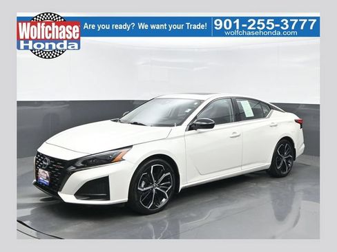 Used 2025 Nissan Altima 2.5 SR w/ SR Premium Package FWD image 1