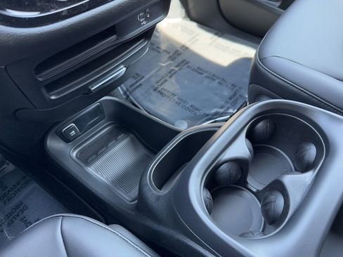 New 2026 Chrysler Pacifica Select FWD image 32