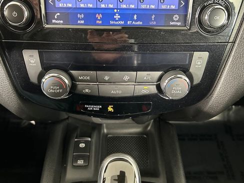 Used 2022 Nissan Rogue Sport SL image 14