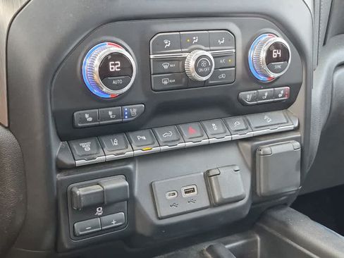 Used 2021 GMC Sierra 2500 Denali w/ Denali Ultimate Package AWD/4WD image 16