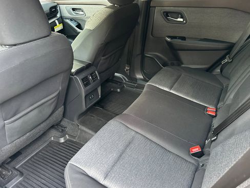 Used 2022 Nissan Rogue SV image 14