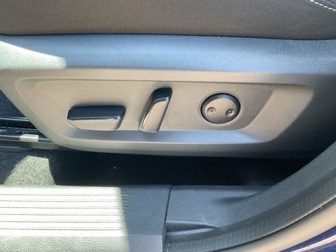 Used 2025 Nissan Rogue SV FWD image 9
