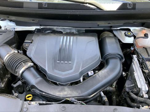 Used 2025 Chevrolet Traverse LT FWD image 33