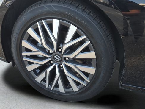 Used 2024 Nissan Altima 2.5 SV FWD image 12