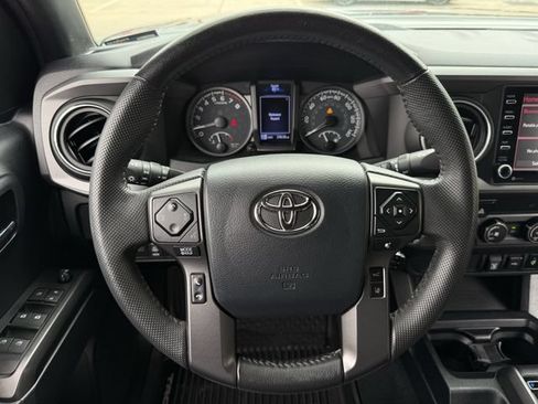 Used 2020 Toyota Tacoma TRD Off-Road AWD/4WD image 13