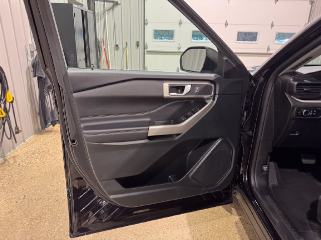 Used 2024 Ford Explorer XLT AWD/4WD image 8