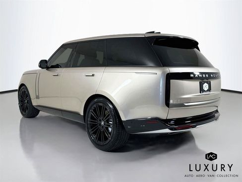 Used 2025 Land Rover Range Rover SE AWD/4WD image 8