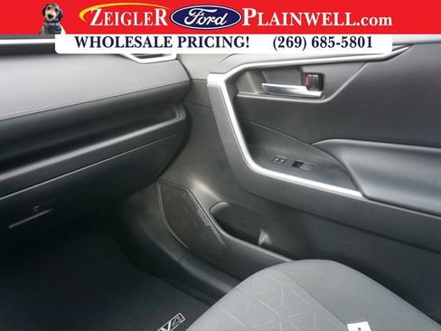 Used 2022 Toyota RAV4 XLE image 32