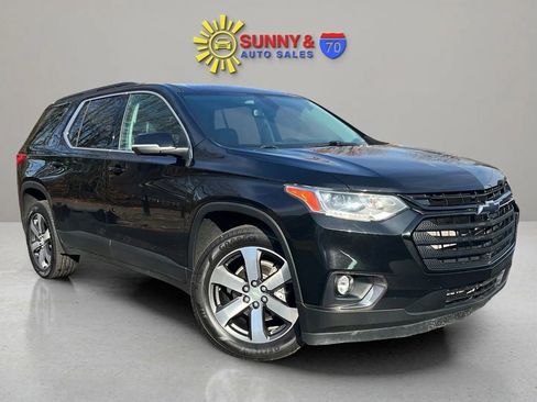 Used 2021 Chevrolet Traverse LT w/ LT Premium Package image 1