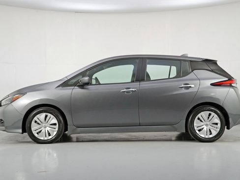 Used 2025 Nissan Leaf S image 8
