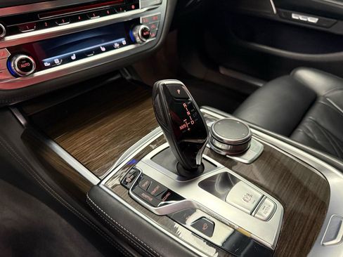 Used 2016 BMW 740i image 25