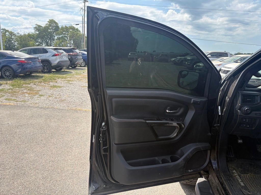 Used 2020 Nissan Titan PRO-4X w/ Pro-4x Convenience Package AWD/4WD image 16