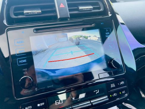 Used 2017 Toyota Prius Four w/ Advanced Technology Package FWD image 31