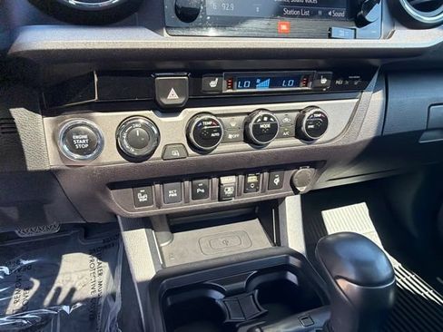 Used 2018 Toyota Tacoma TRD Off-Road w/ TRD Premium Off Road Package AWD/4WD image 27