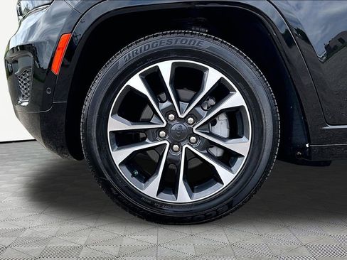 Used 2024 Jeep Grand Cherokee Overland w/ Adv Protech Group III AWD/4WD image 9