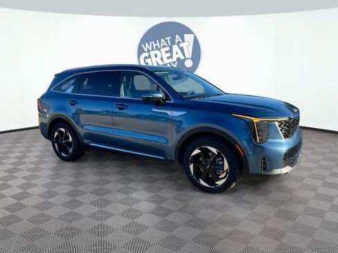 Certified 2025 Kia Sorento EX image 9